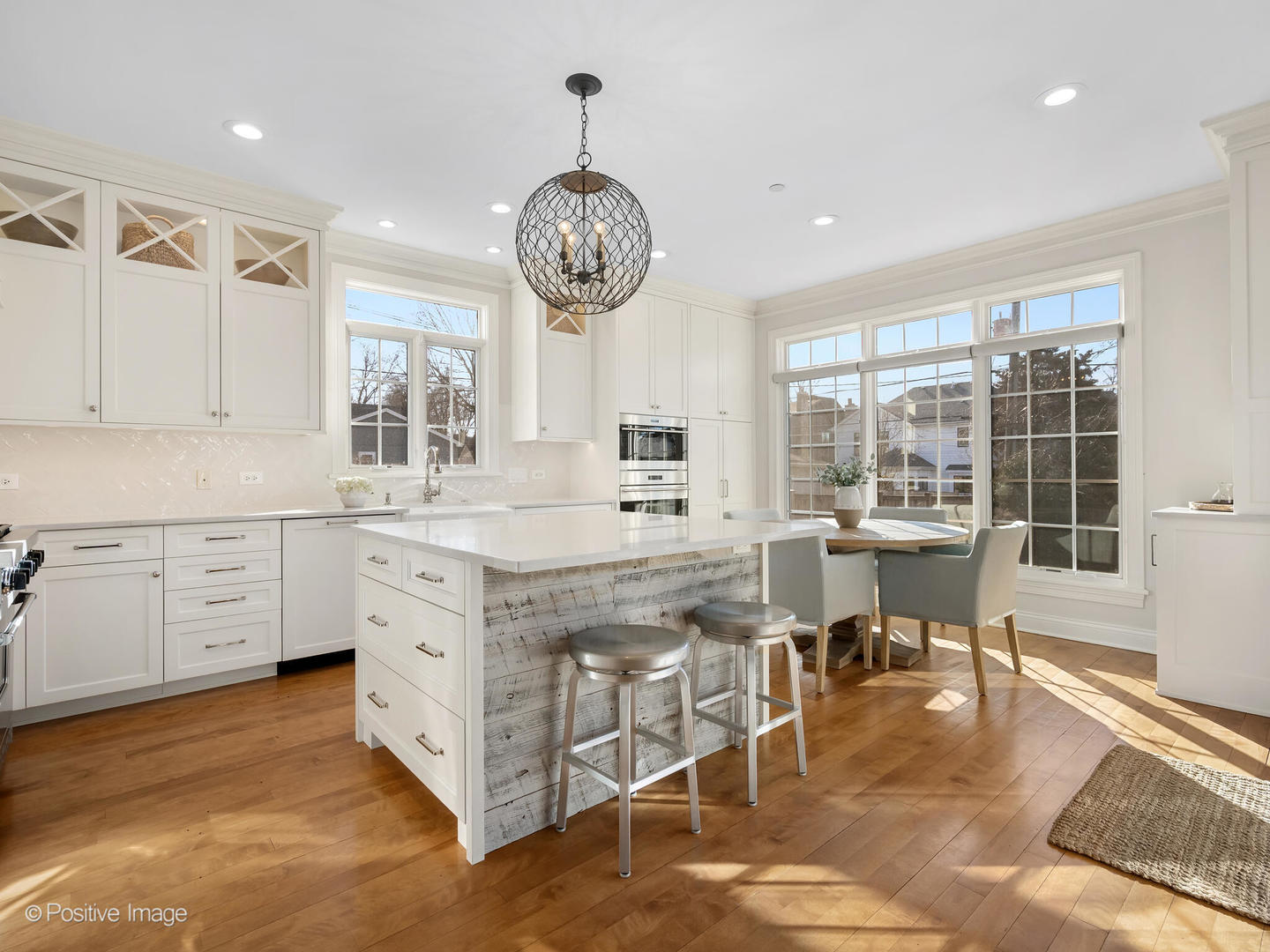 236 Holmes Avenue, Clarendon Hills, IL 60514