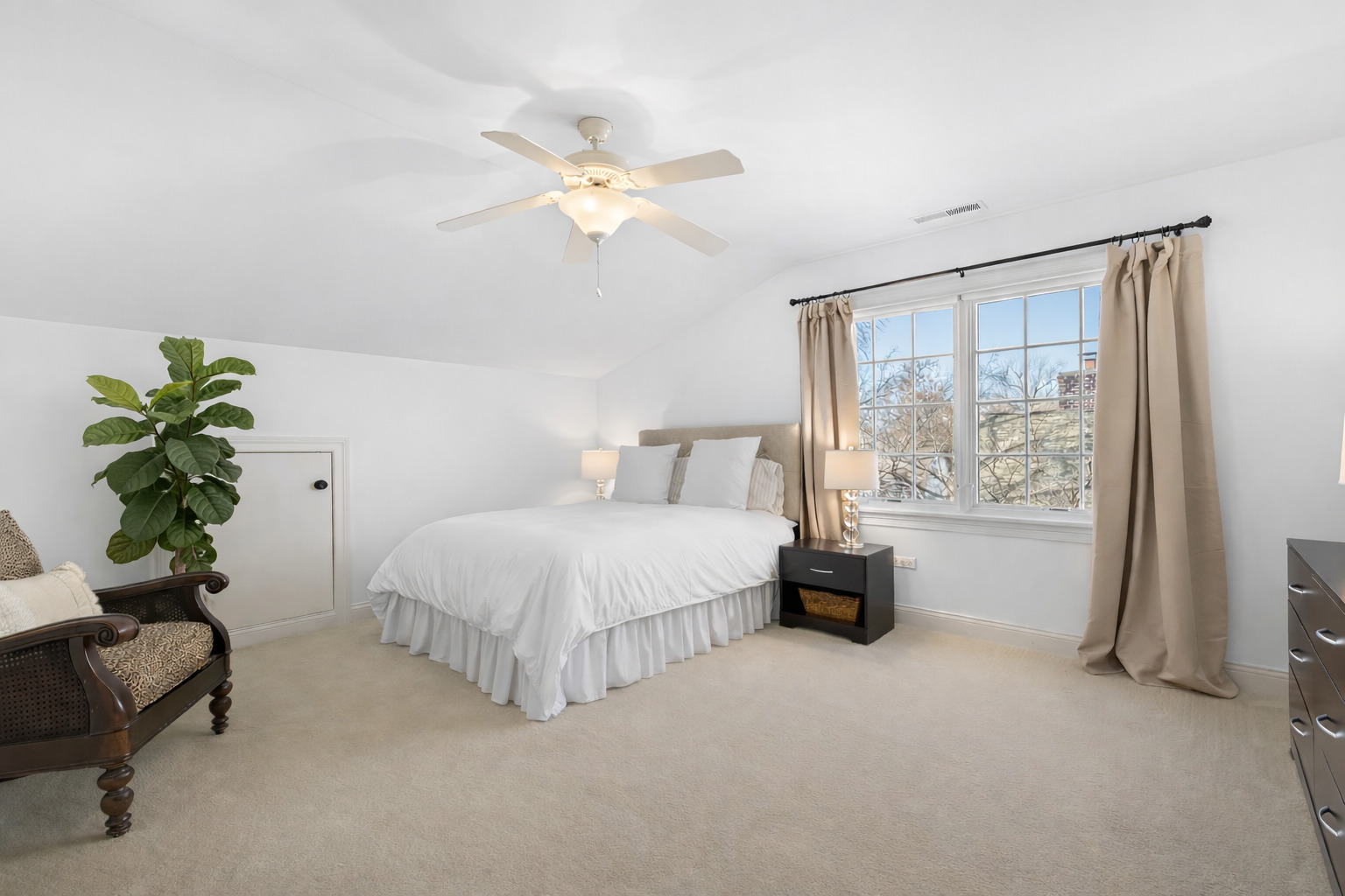 236 Holmes Avenue, Clarendon Hills, IL 60514