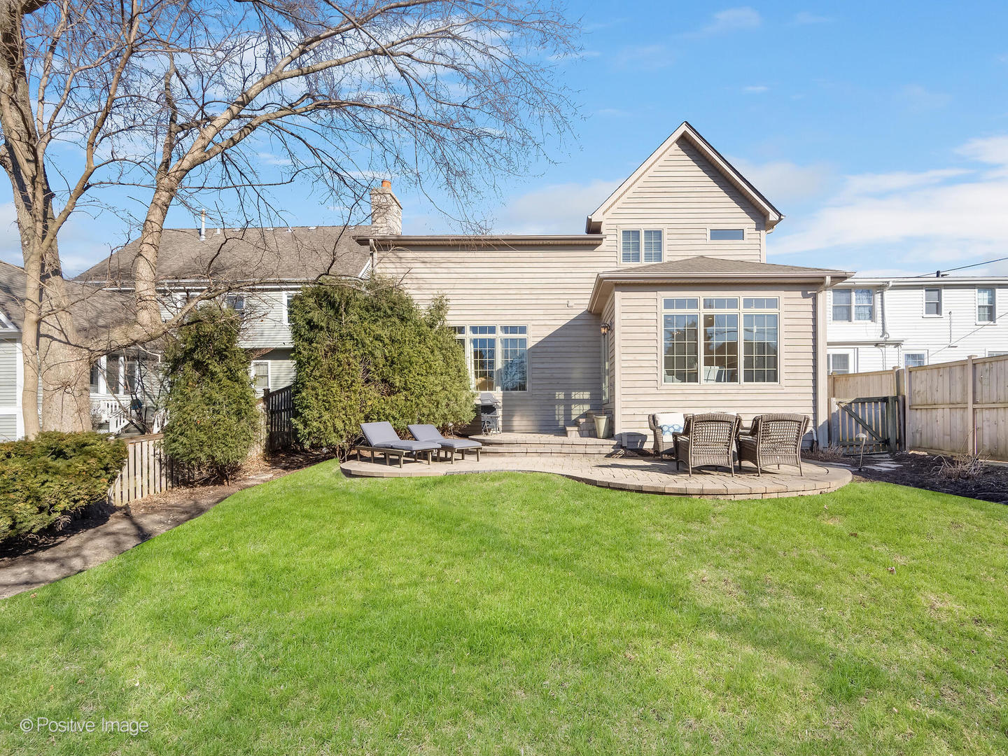 236 Holmes Avenue, Clarendon Hills, IL 60514