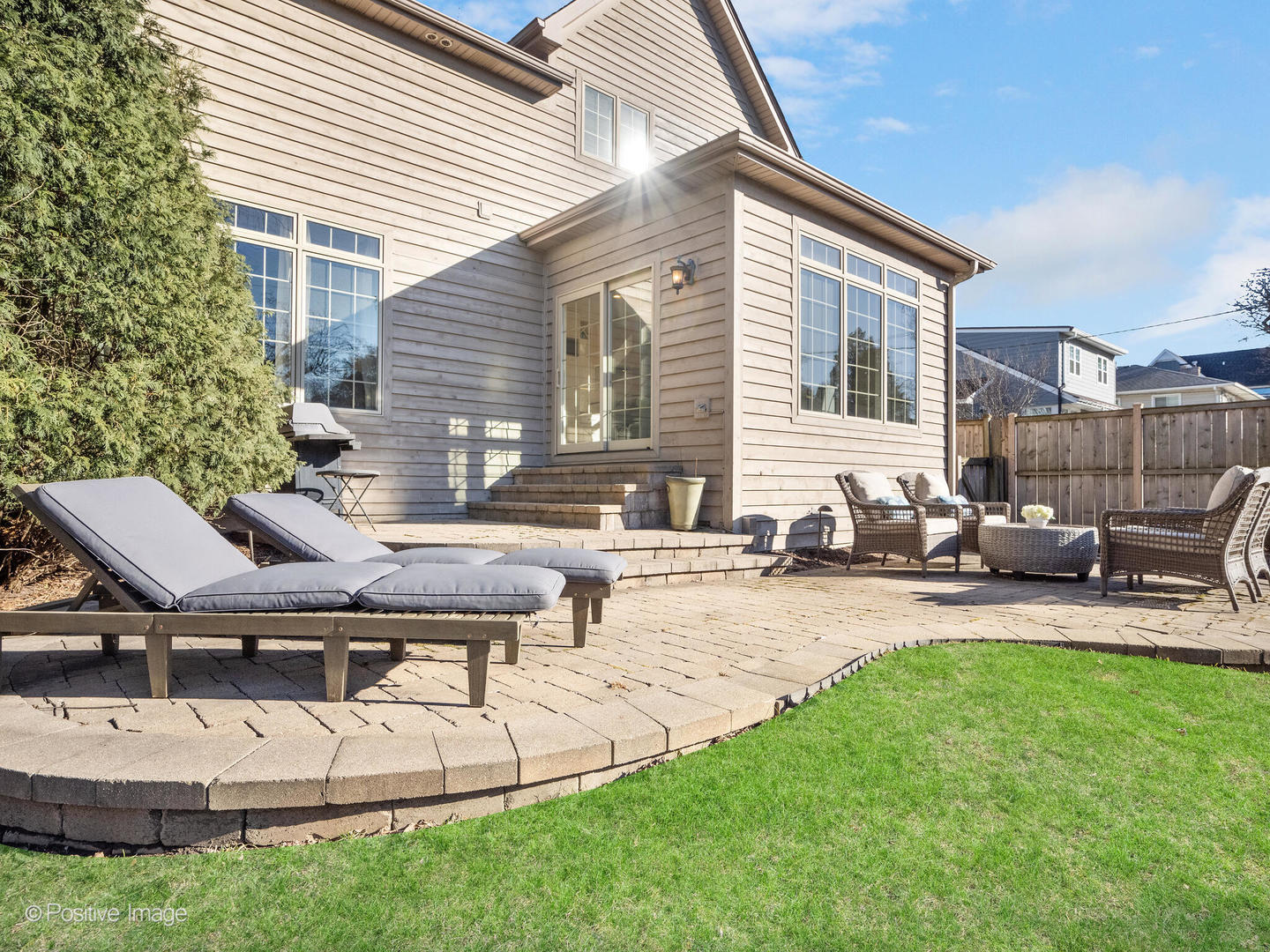 236 Holmes Avenue, Clarendon Hills, IL 60514