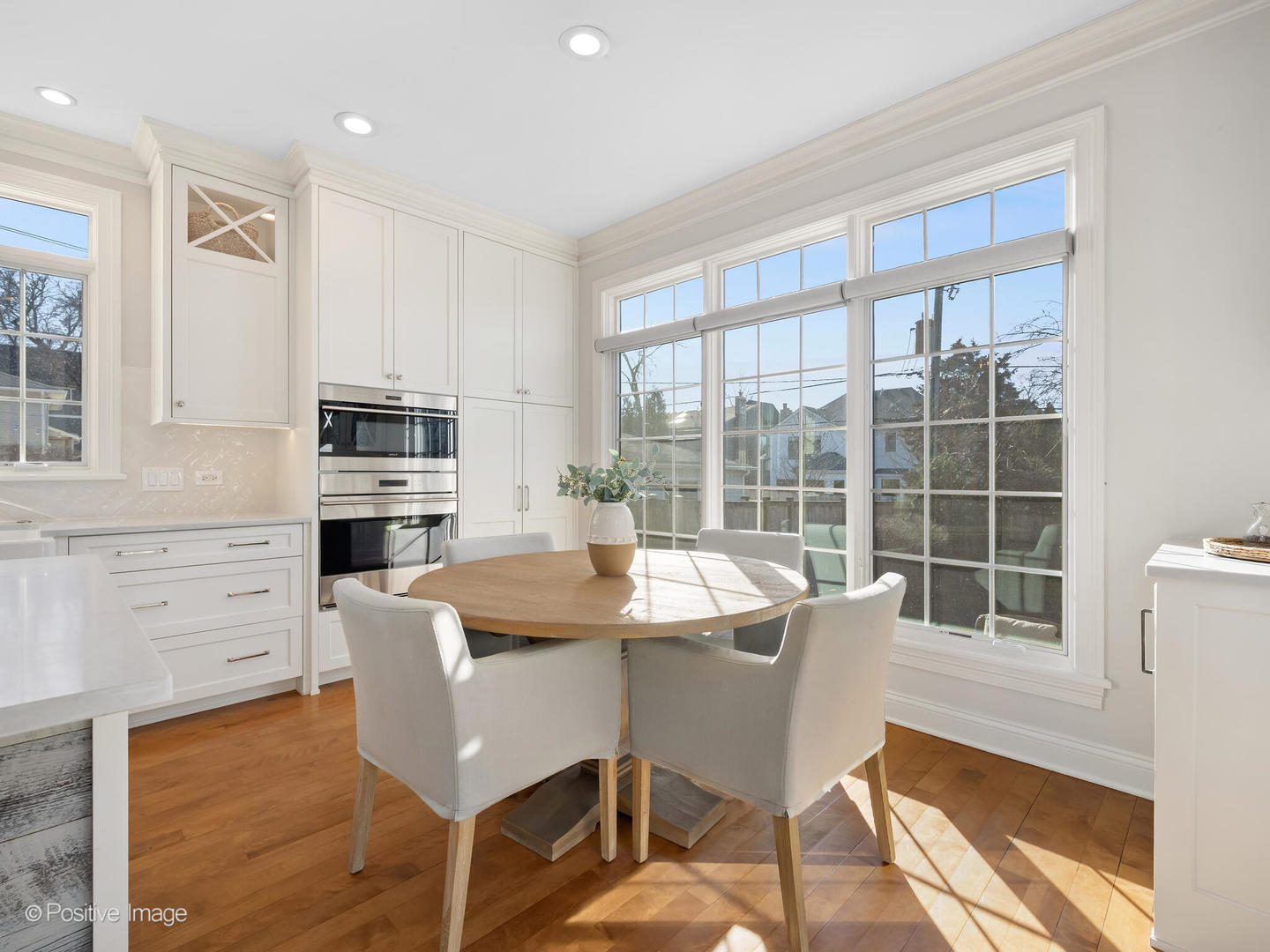 236 Holmes Avenue, Clarendon Hills, IL 60514