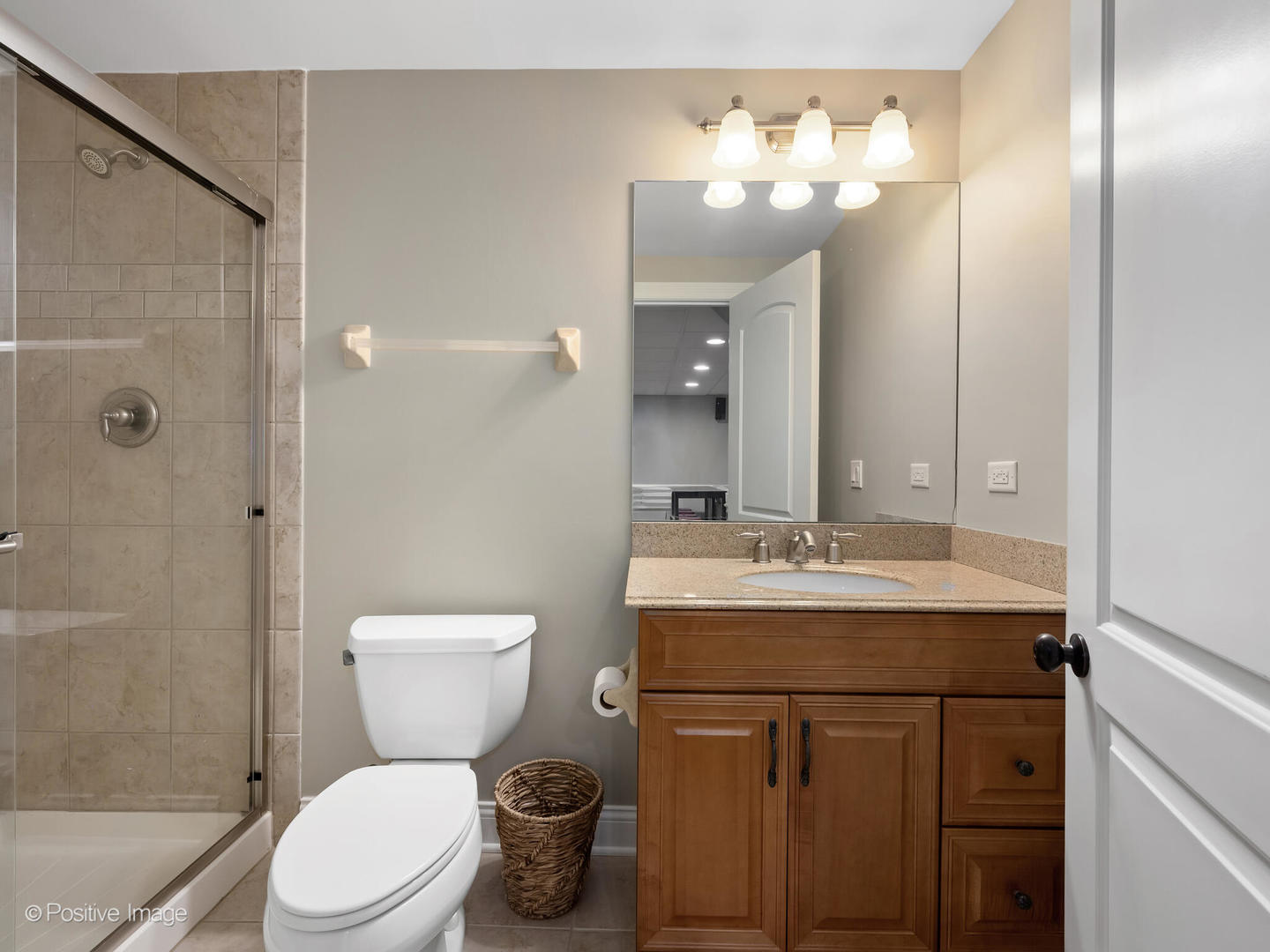 236 Holmes Avenue, Clarendon Hills, IL 60514