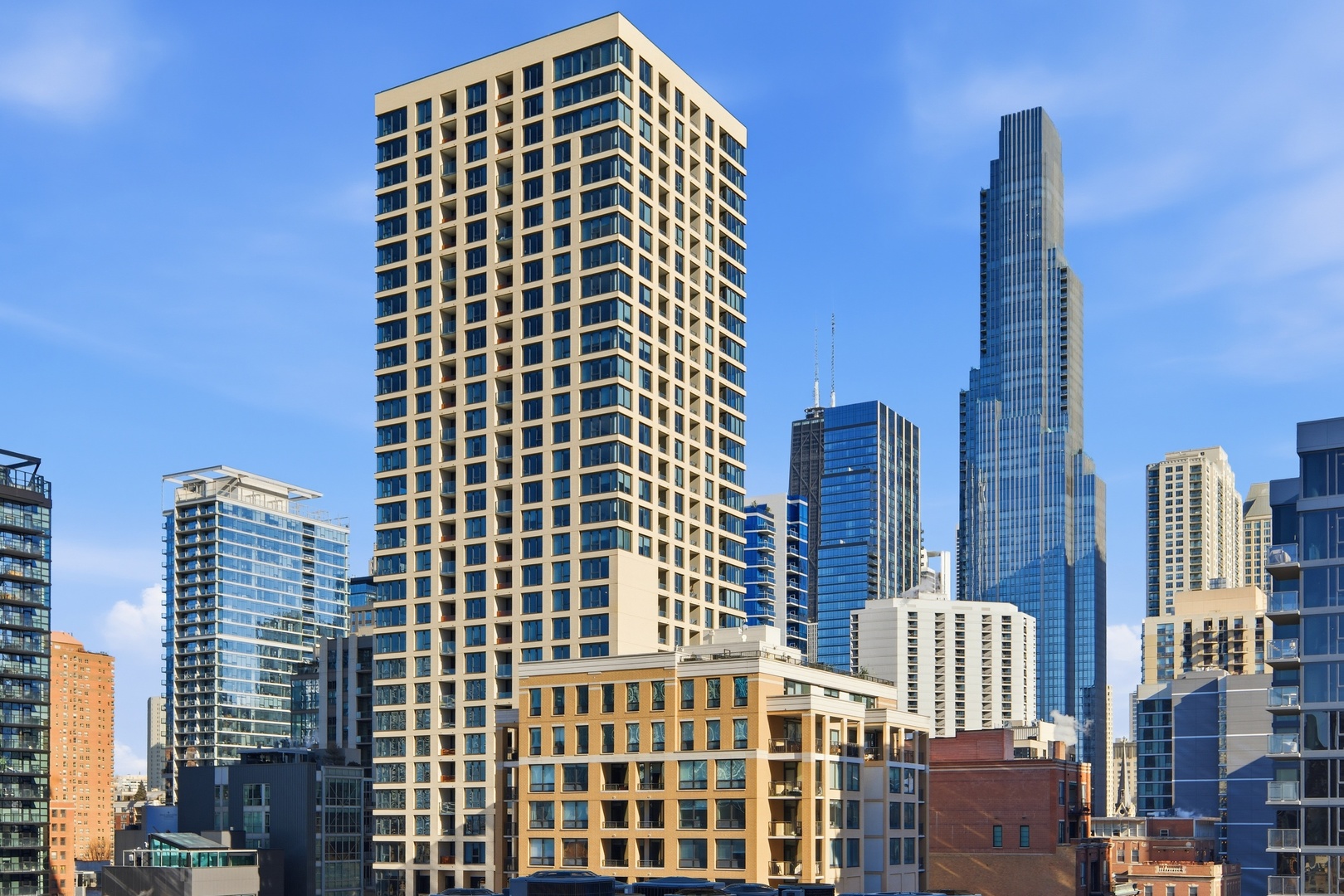 225 W HURON Street #313, Chicago, IL 60654