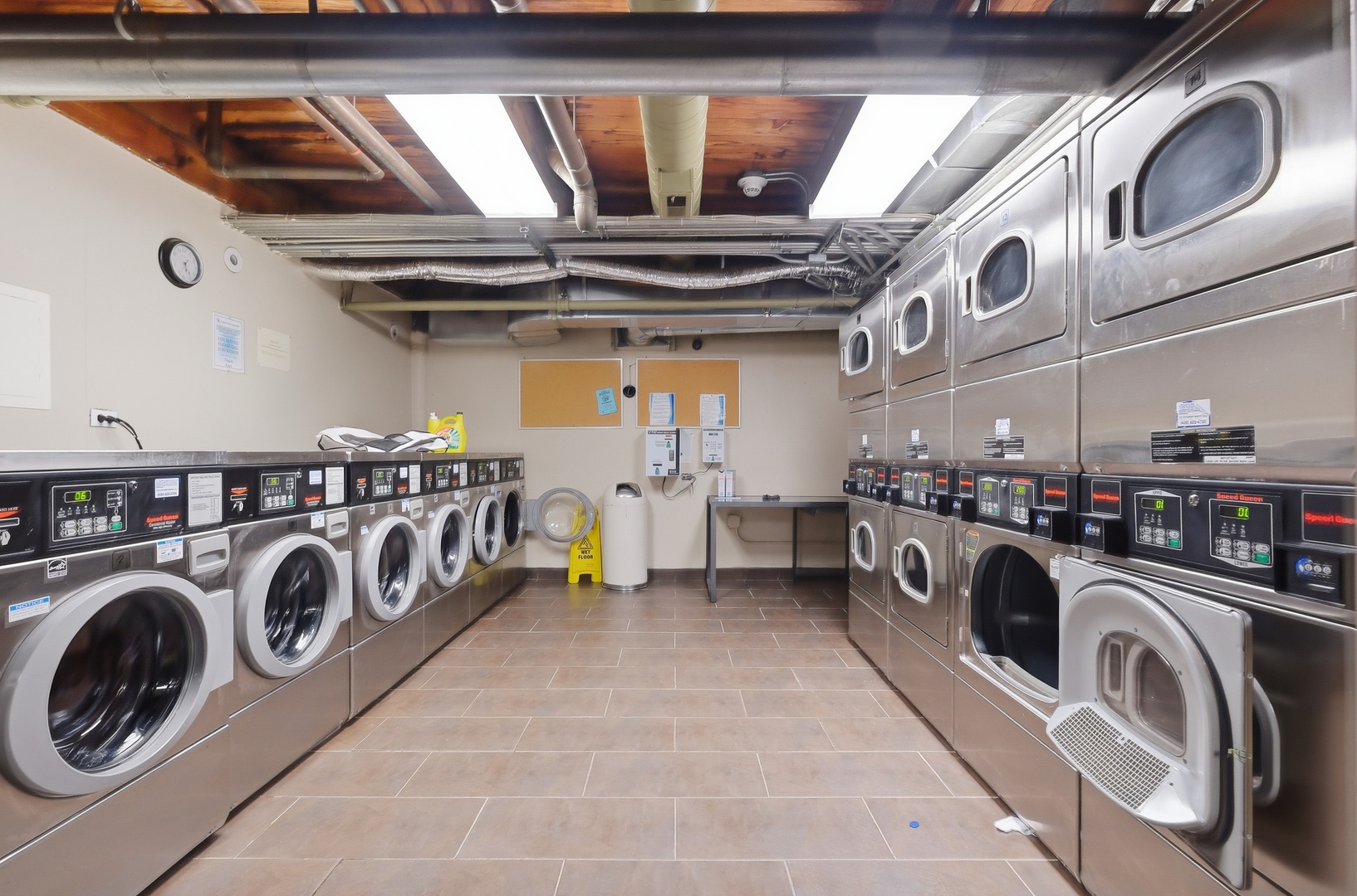 225 W HURON Street #313, Chicago, IL 60654