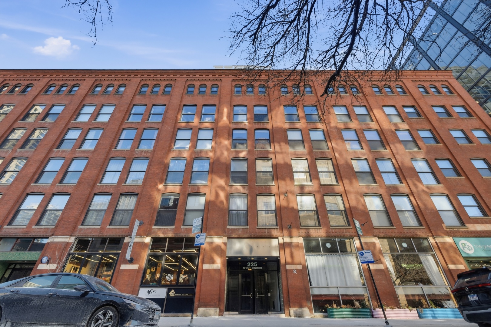 225 W HURON Street #313, Chicago, IL 60654