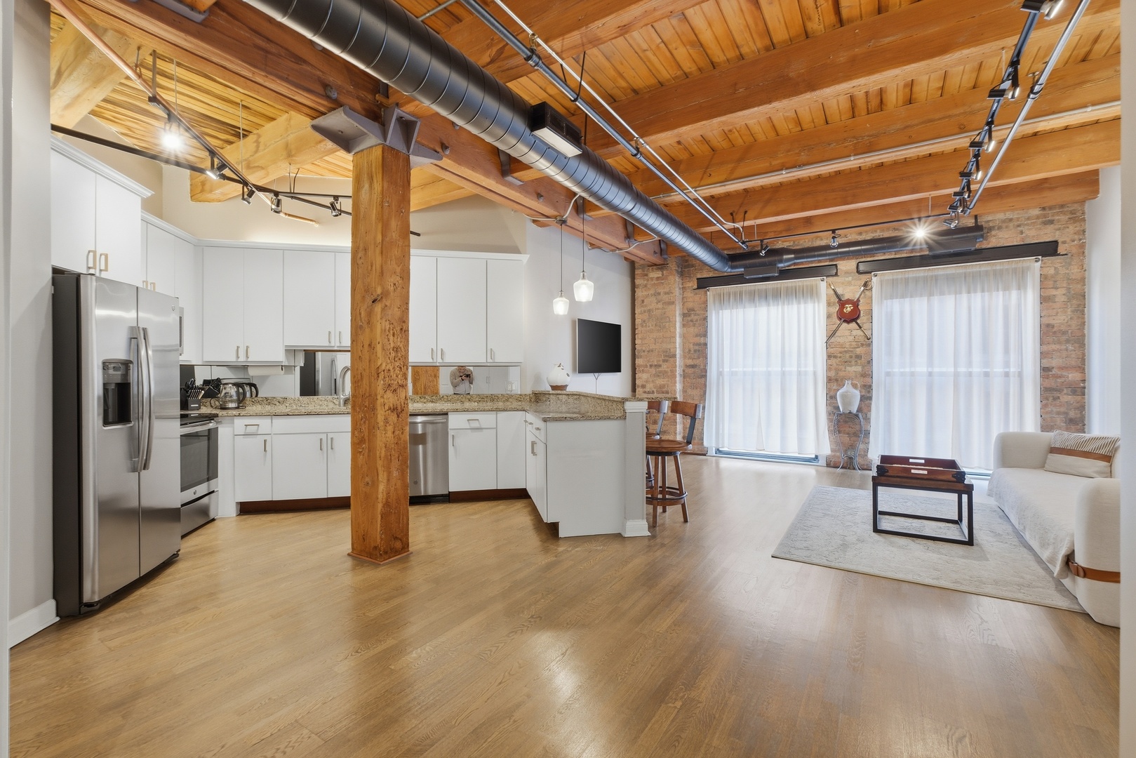 225 W HURON Street #313, Chicago, IL 60654