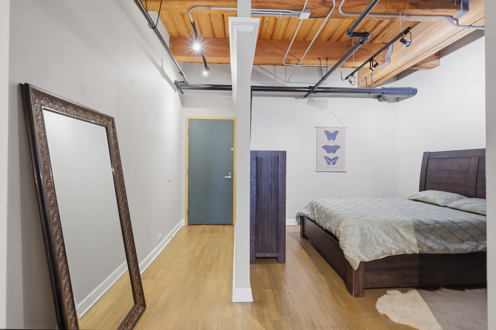 225 W HURON Street #313, Chicago, IL 60654