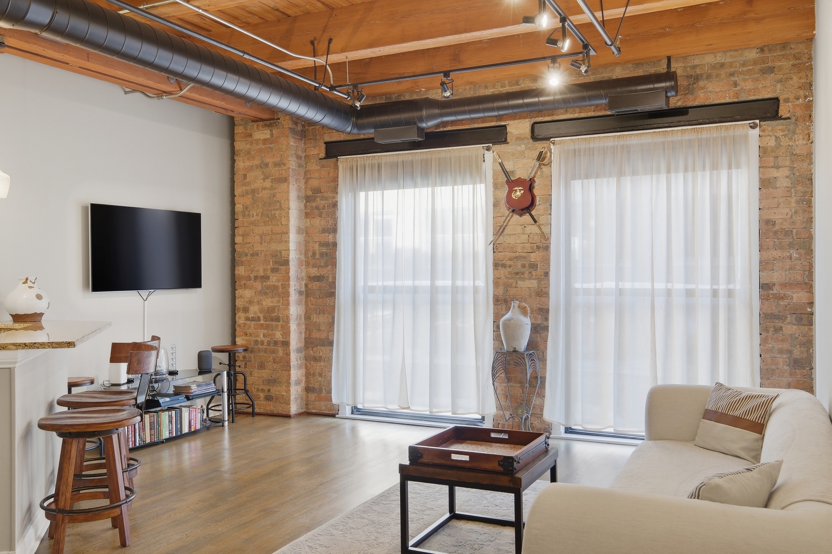 225 W HURON Street #313, Chicago, IL 60654