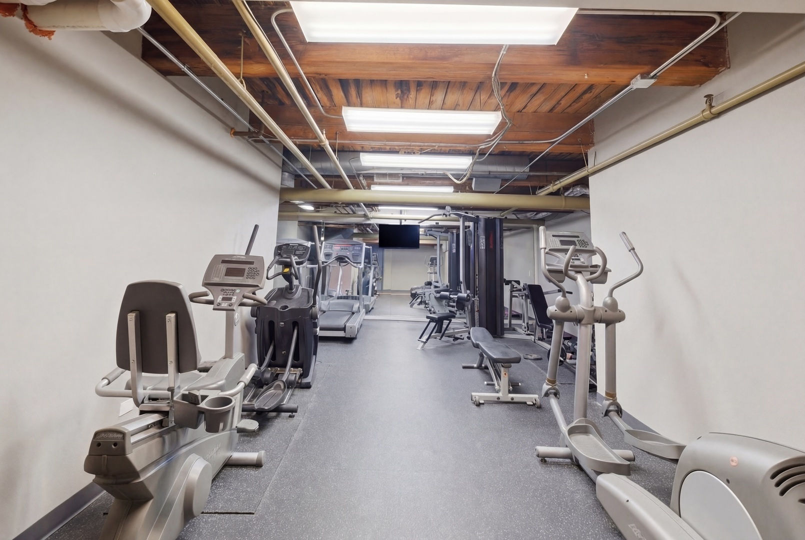 225 W HURON Street #313, Chicago, IL 60654