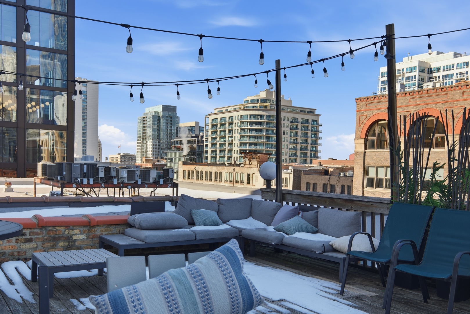 225 W HURON Street #313, Chicago, IL 60654