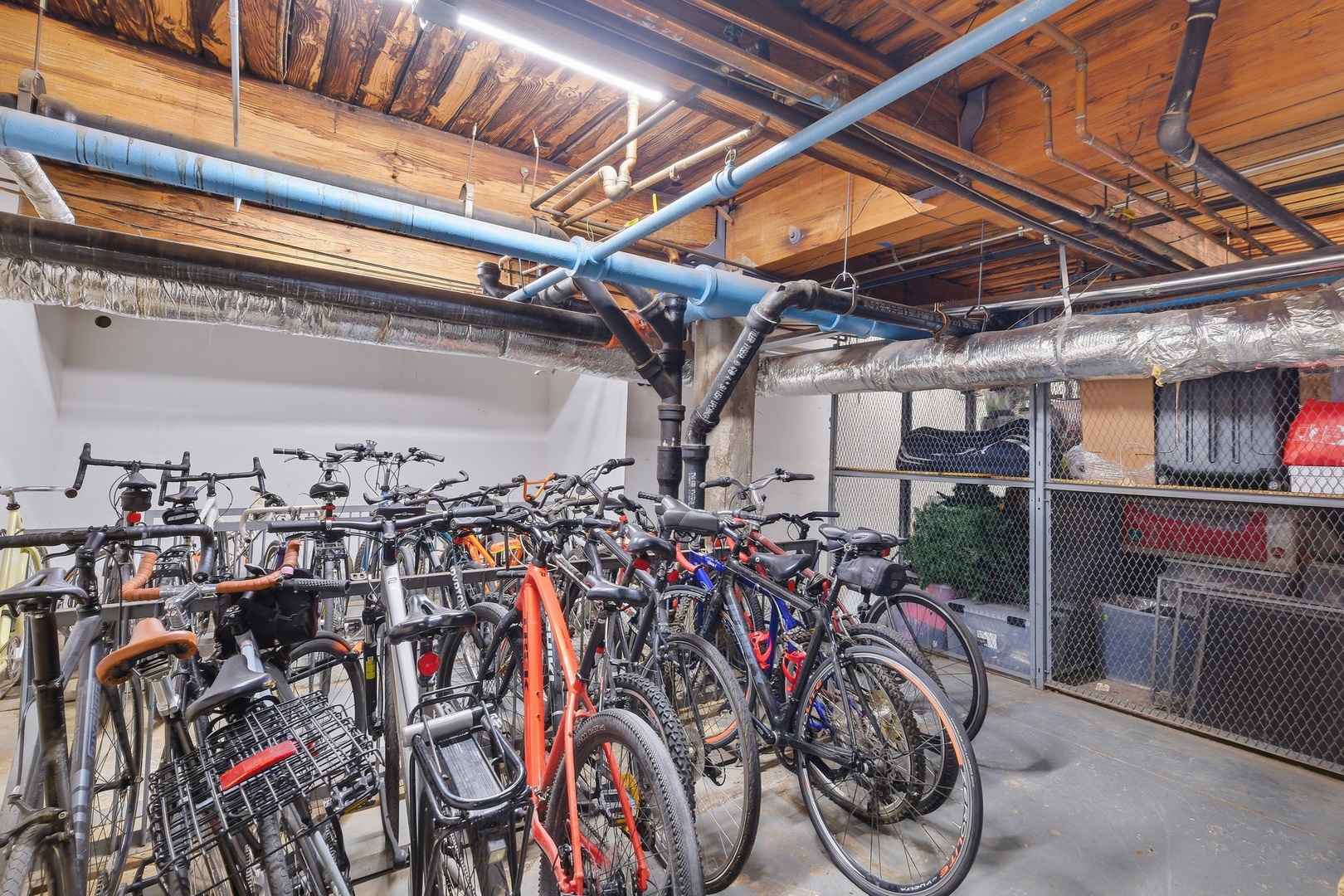 225 W HURON Street #313, Chicago, IL 60654