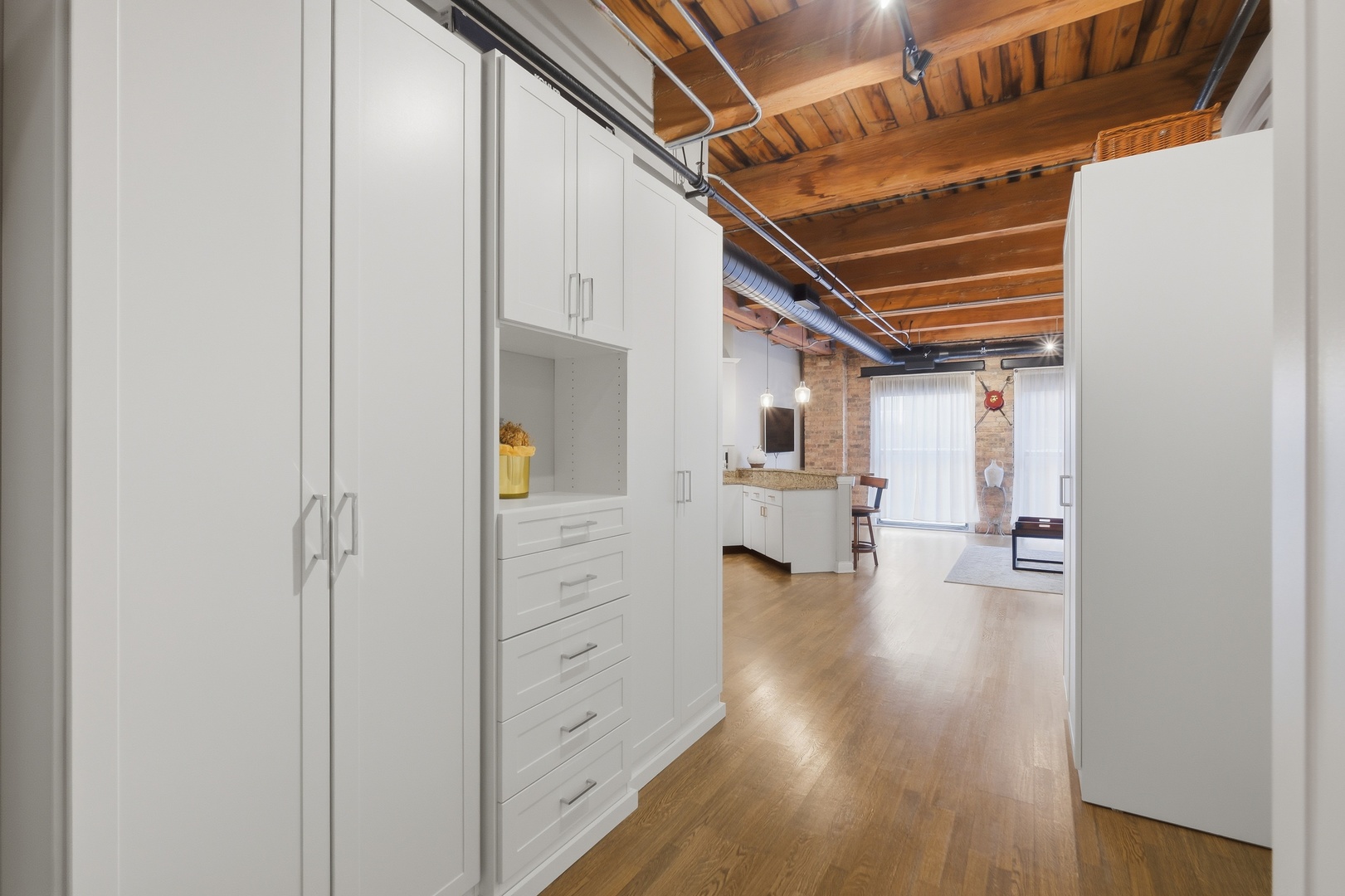 225 W HURON Street #313, Chicago, IL 60654