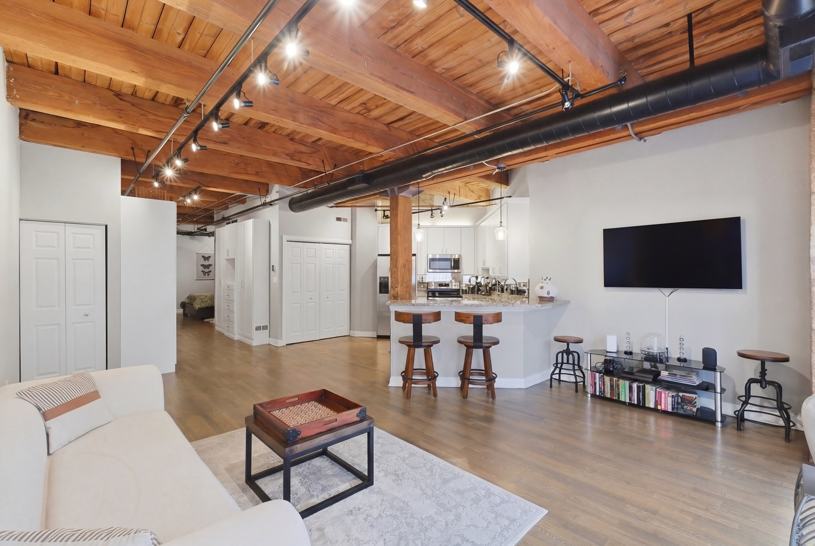 225 W HURON Street #313, Chicago, IL 60654