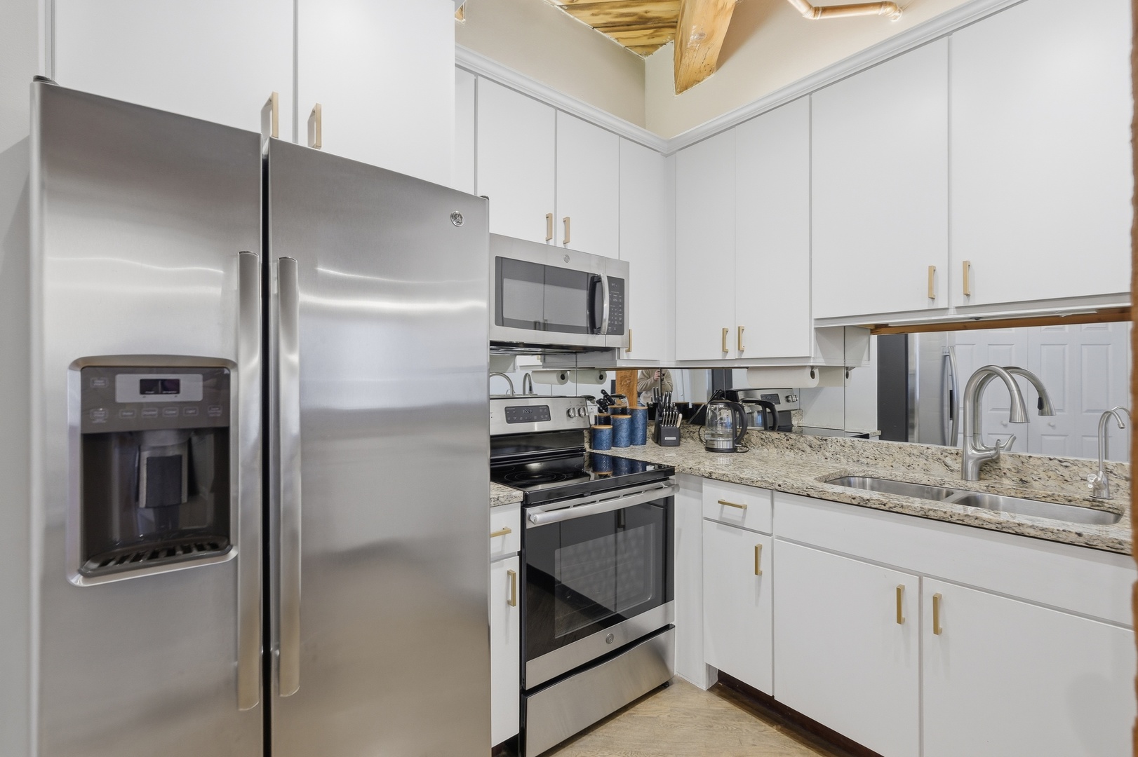 225 W HURON Street #313, Chicago, IL 60654