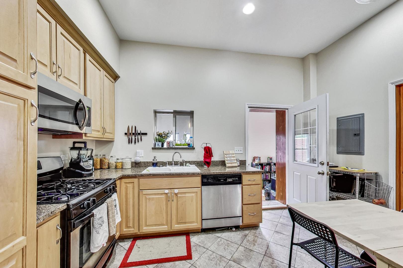 635-637 W 26th Street, Chicago, IL 60616