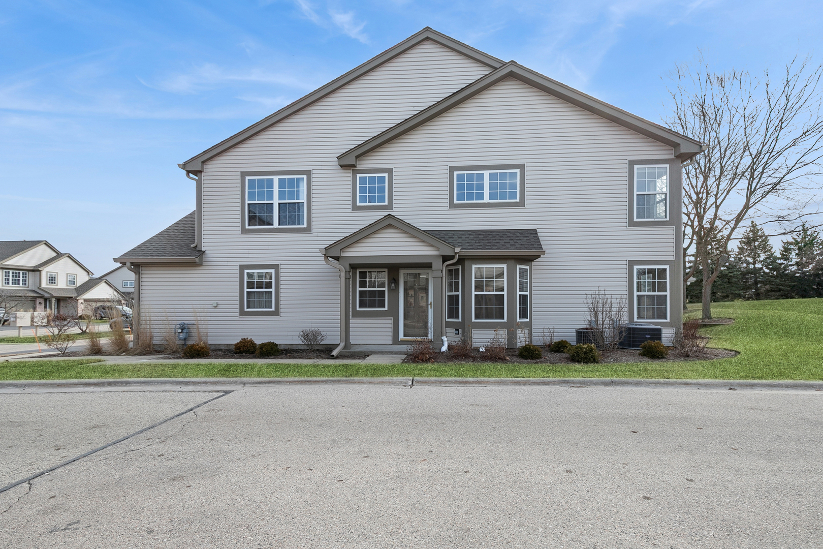 961 Sumac Court, Lindenhurst, IL 60046