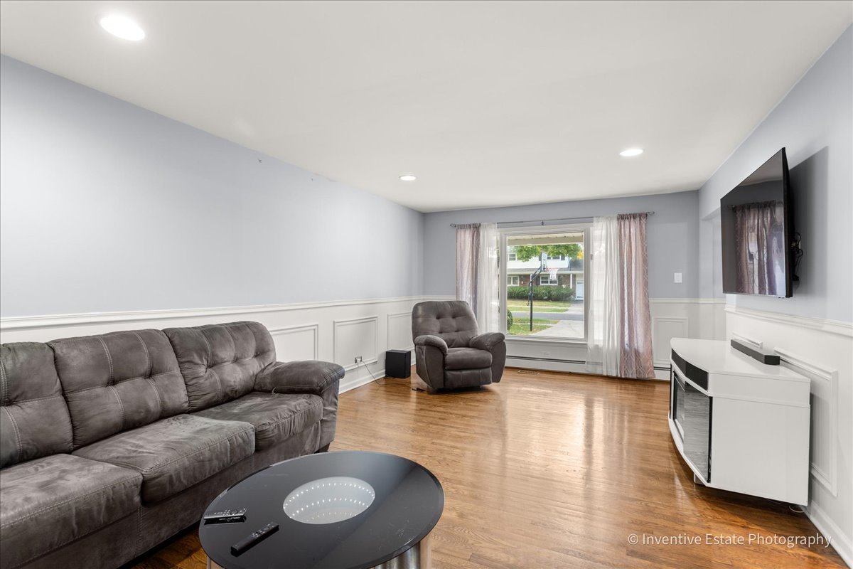 835 Maple Road, Flossmoor, IL 60422