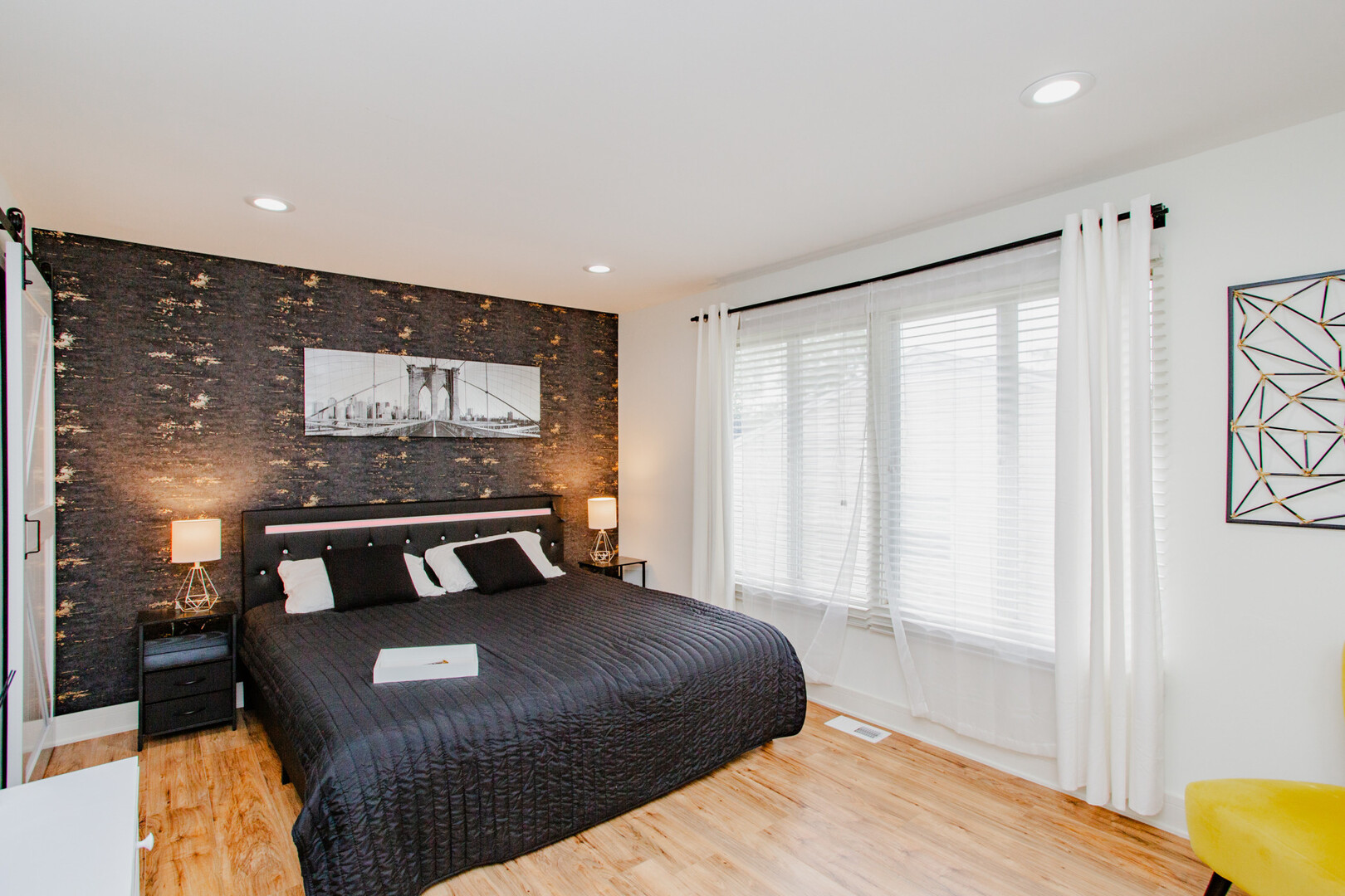 1040 Borden Drive, Roselle, IL 60172