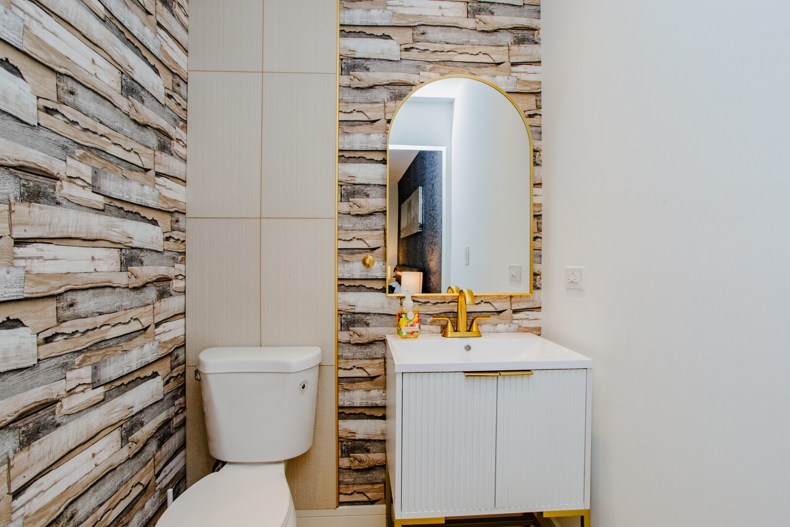 1040 Borden Drive, Roselle, IL 60172