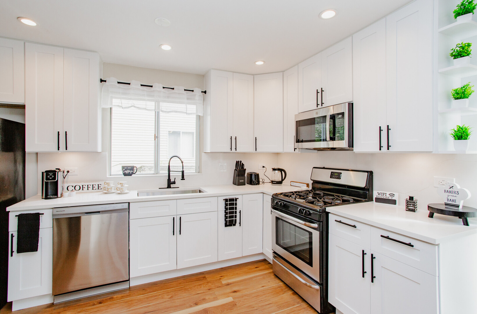 1040 Borden Drive, Roselle, IL 60172