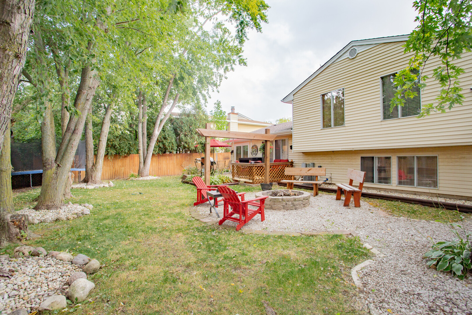 1040 Borden Drive, Roselle, IL 60172