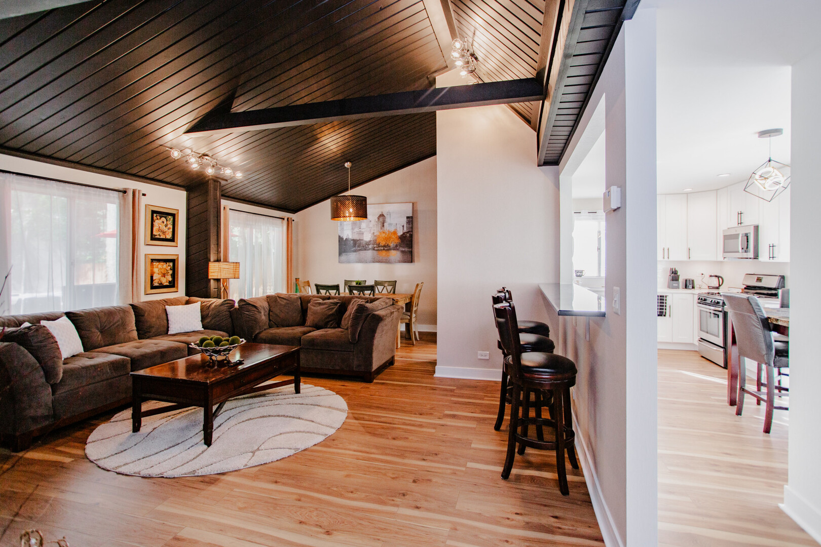 1040 Borden Drive, Roselle, IL 60172