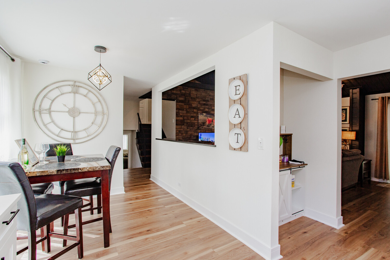 1040 Borden Drive, Roselle, IL 60172