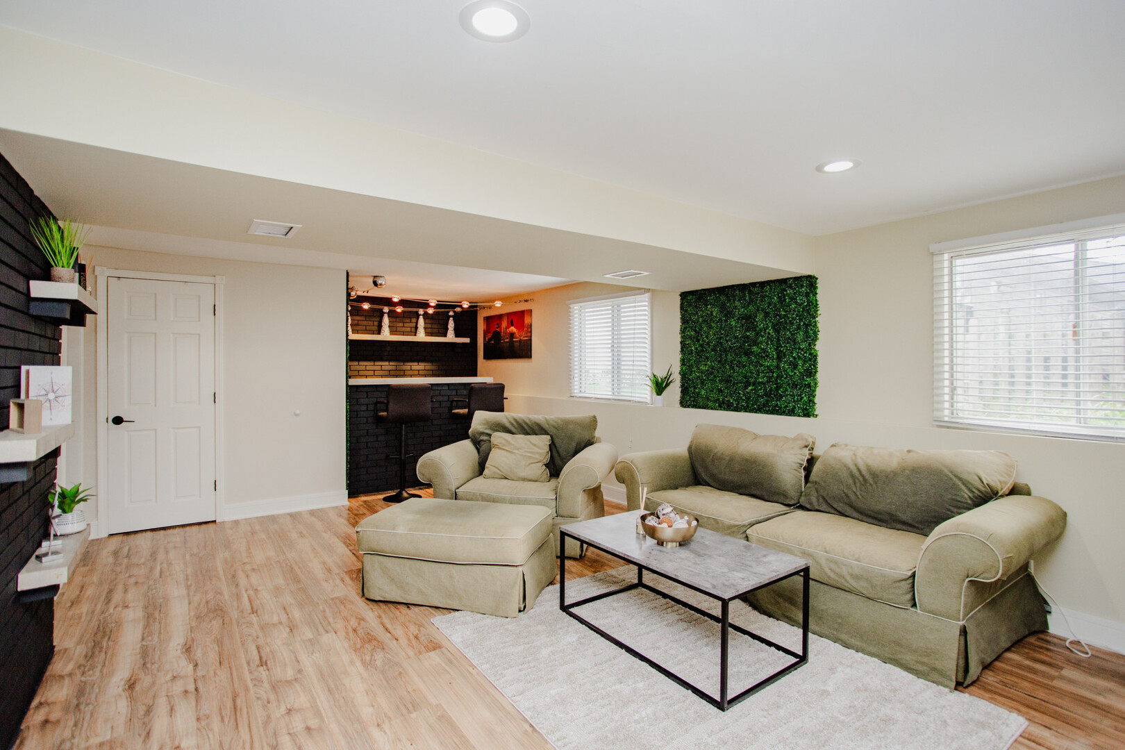 1040 Borden Drive, Roselle, IL 60172