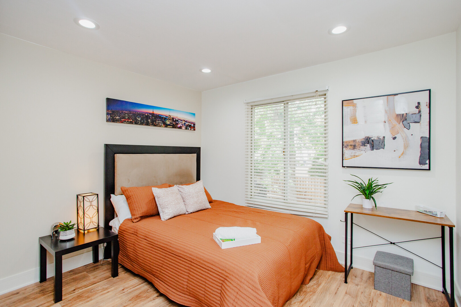 1040 Borden Drive, Roselle, IL 60172