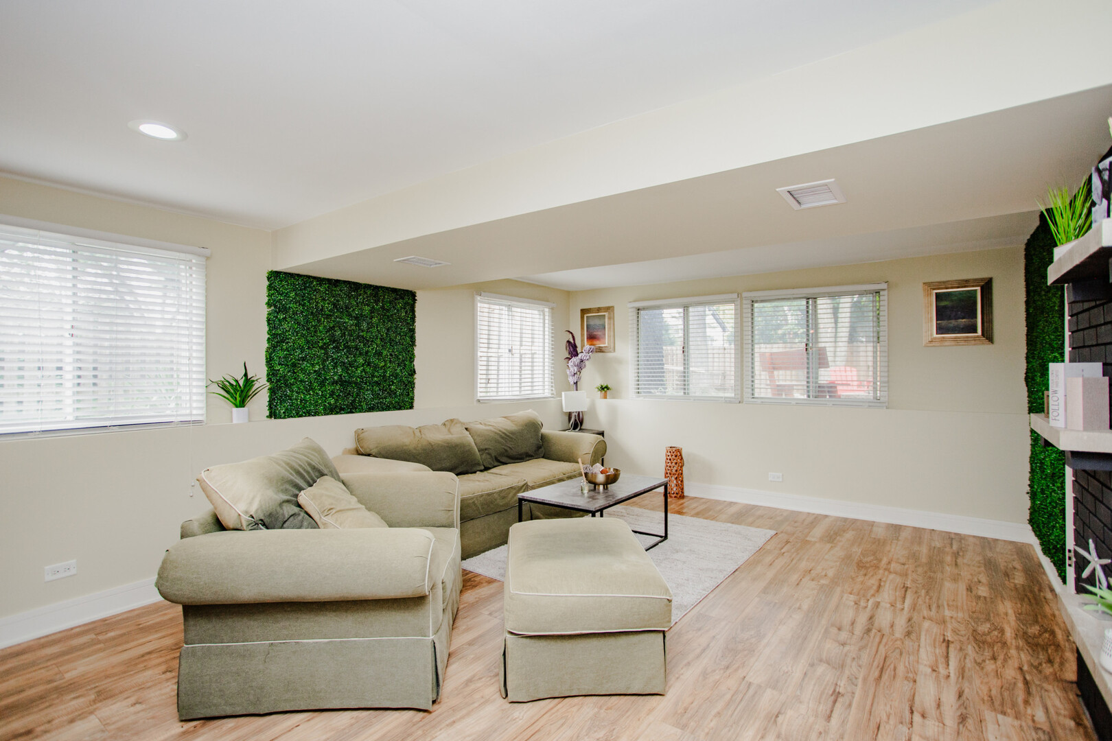 1040 Borden Drive, Roselle, IL 60172