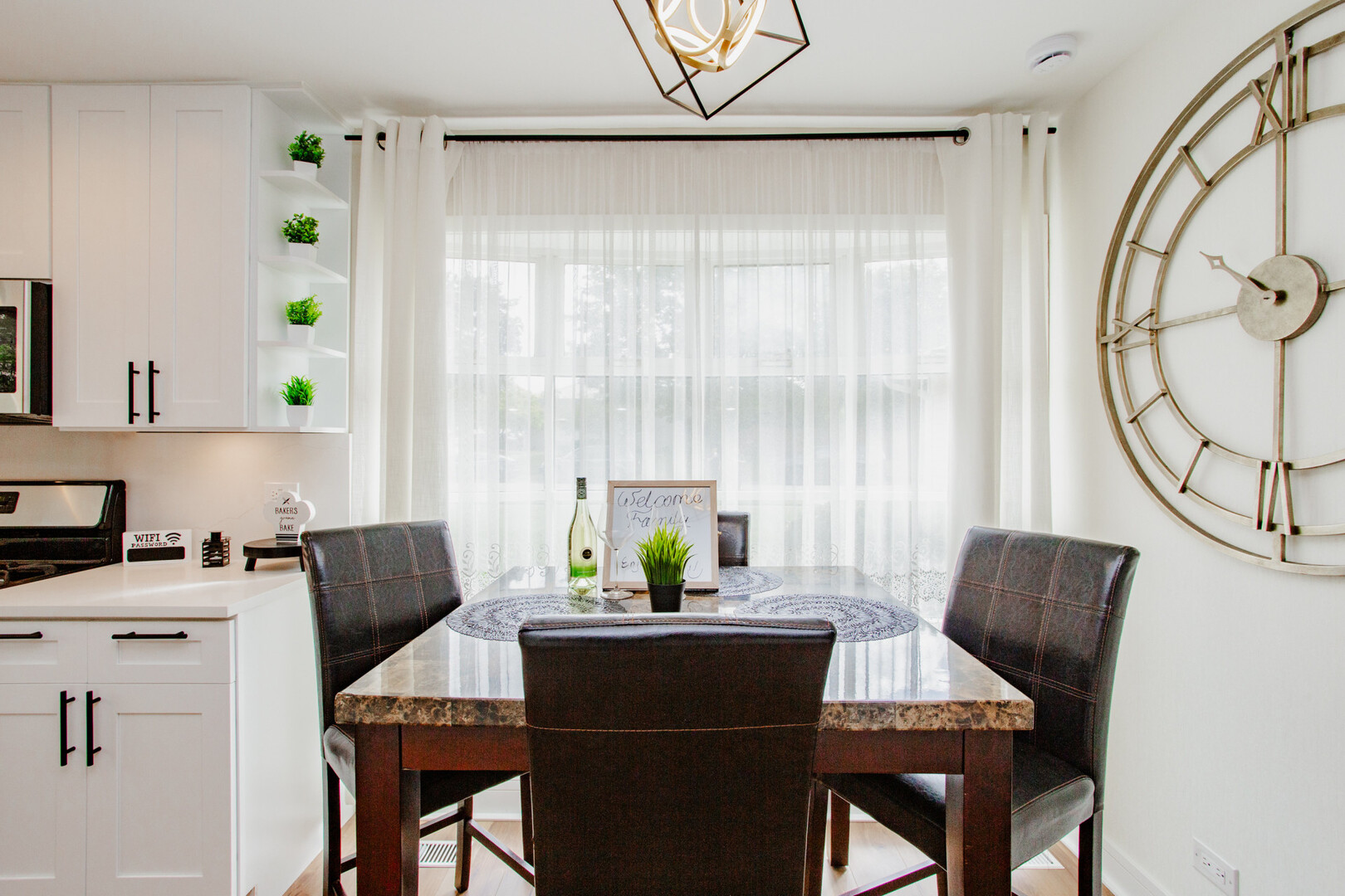 1040 Borden Drive, Roselle, IL 60172