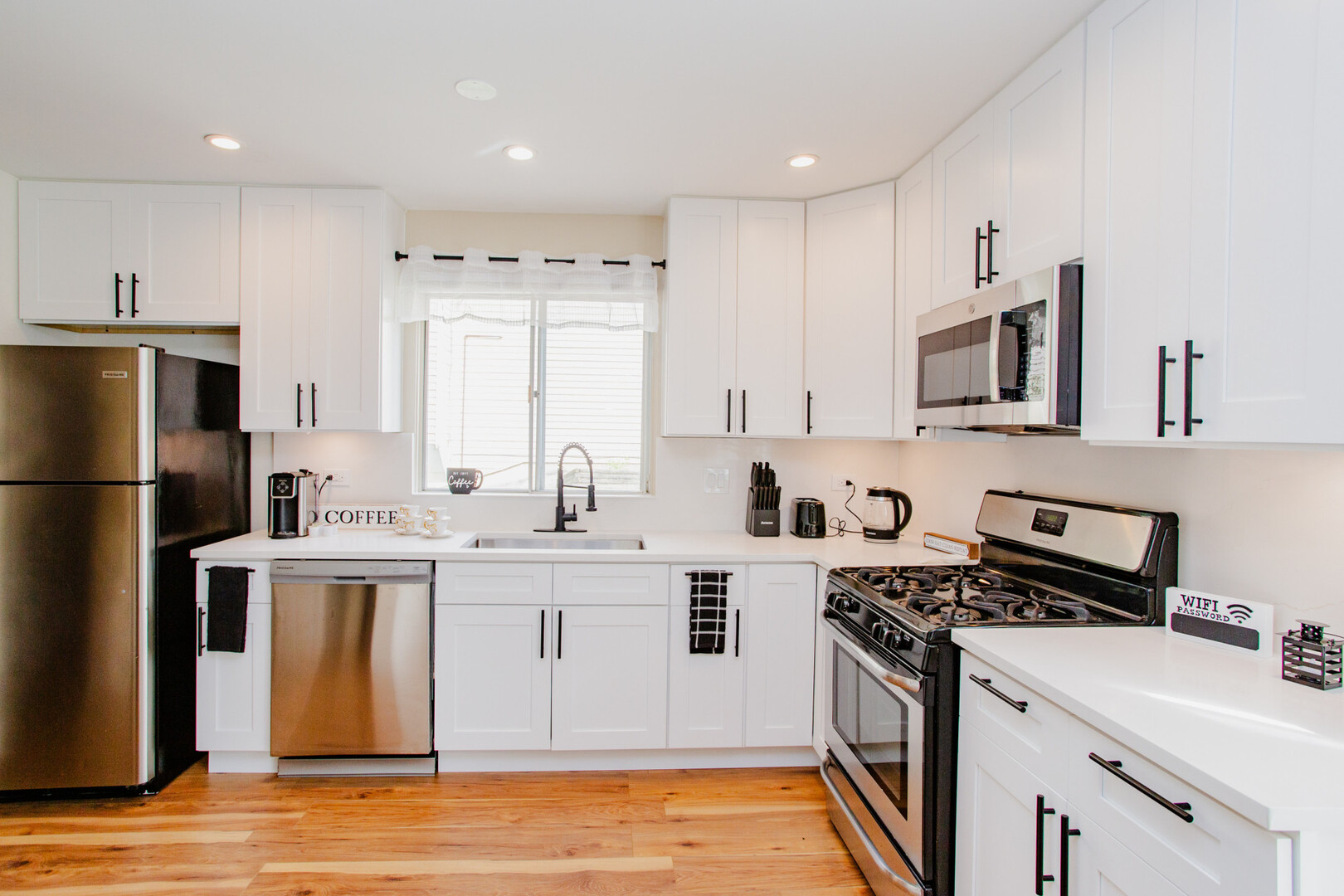 1040 Borden Drive, Roselle, IL 60172