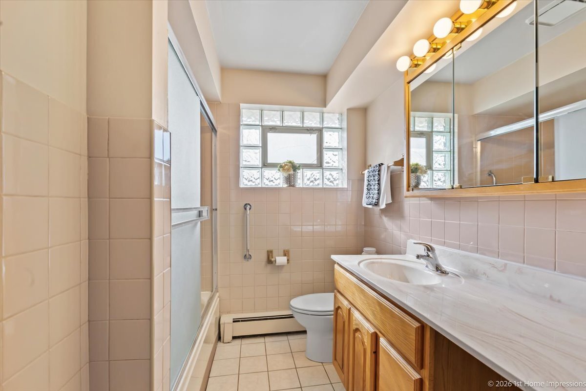 8855 S Richmond Avenue, Evergreen Park, IL 60805