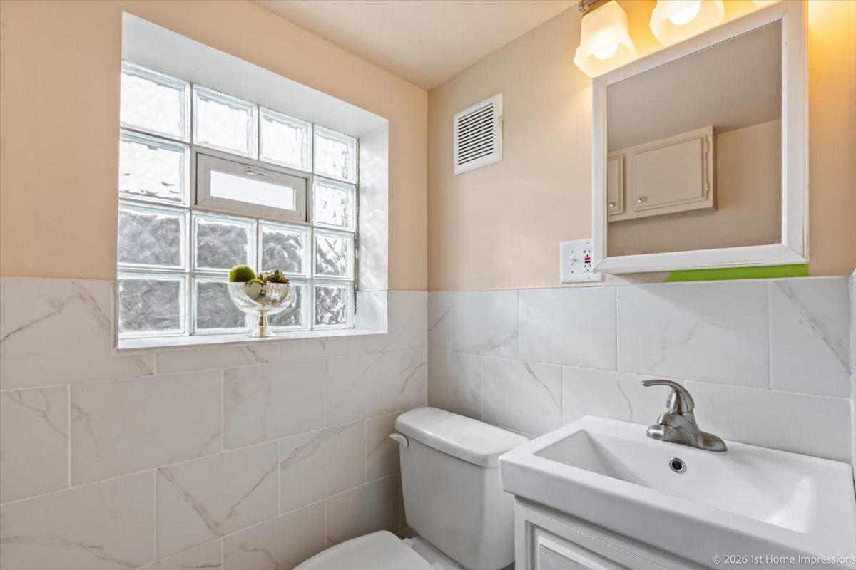 8855 S Richmond Avenue, Evergreen Park, IL 60805