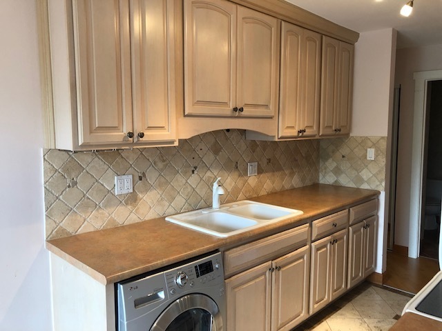 725 W Huntington Commons Road #401, Mount Prospect, IL 60056