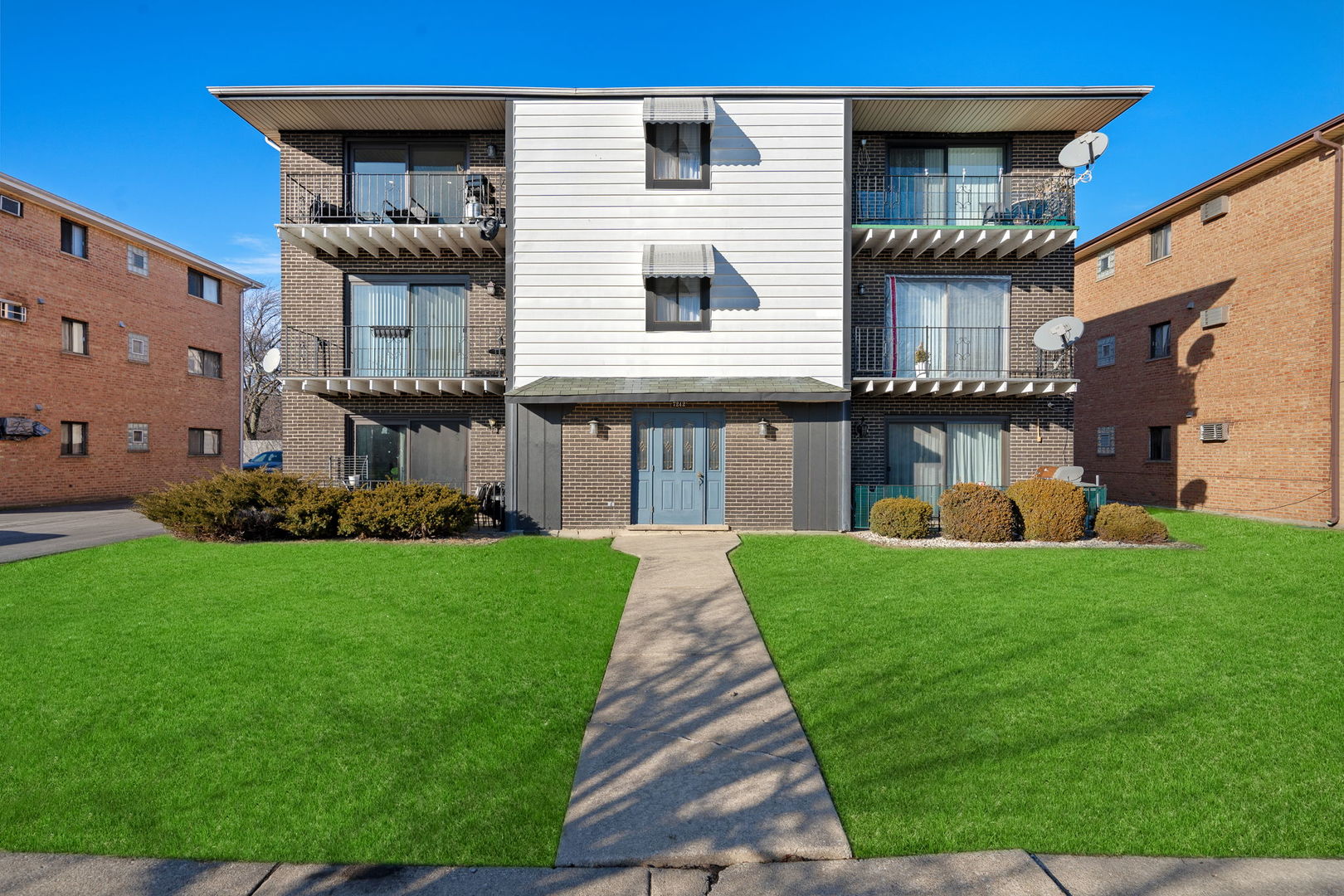7242 W 86th Street #3A, Bridgeview, IL 60455