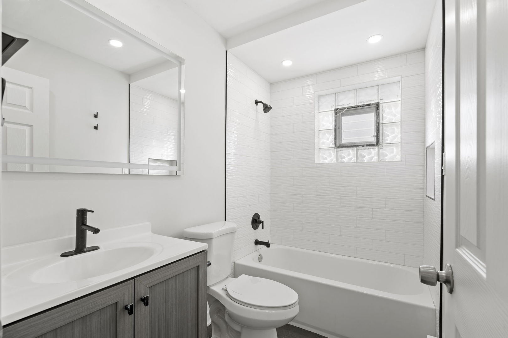 7242 W 86th Street #3A, Bridgeview, IL 60455