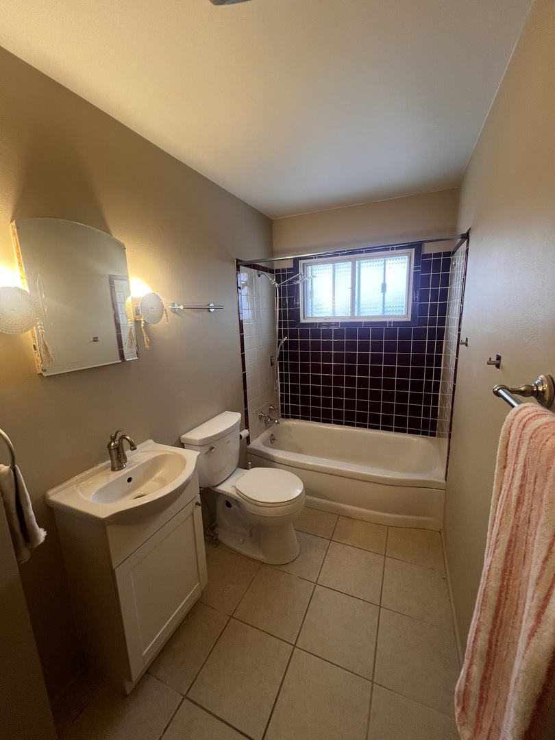 9 Cottonwood Street, Bloomington, IL 61701