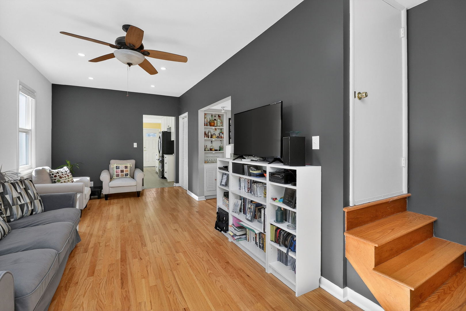 18 S Hudson Street, Westmont, IL 60559