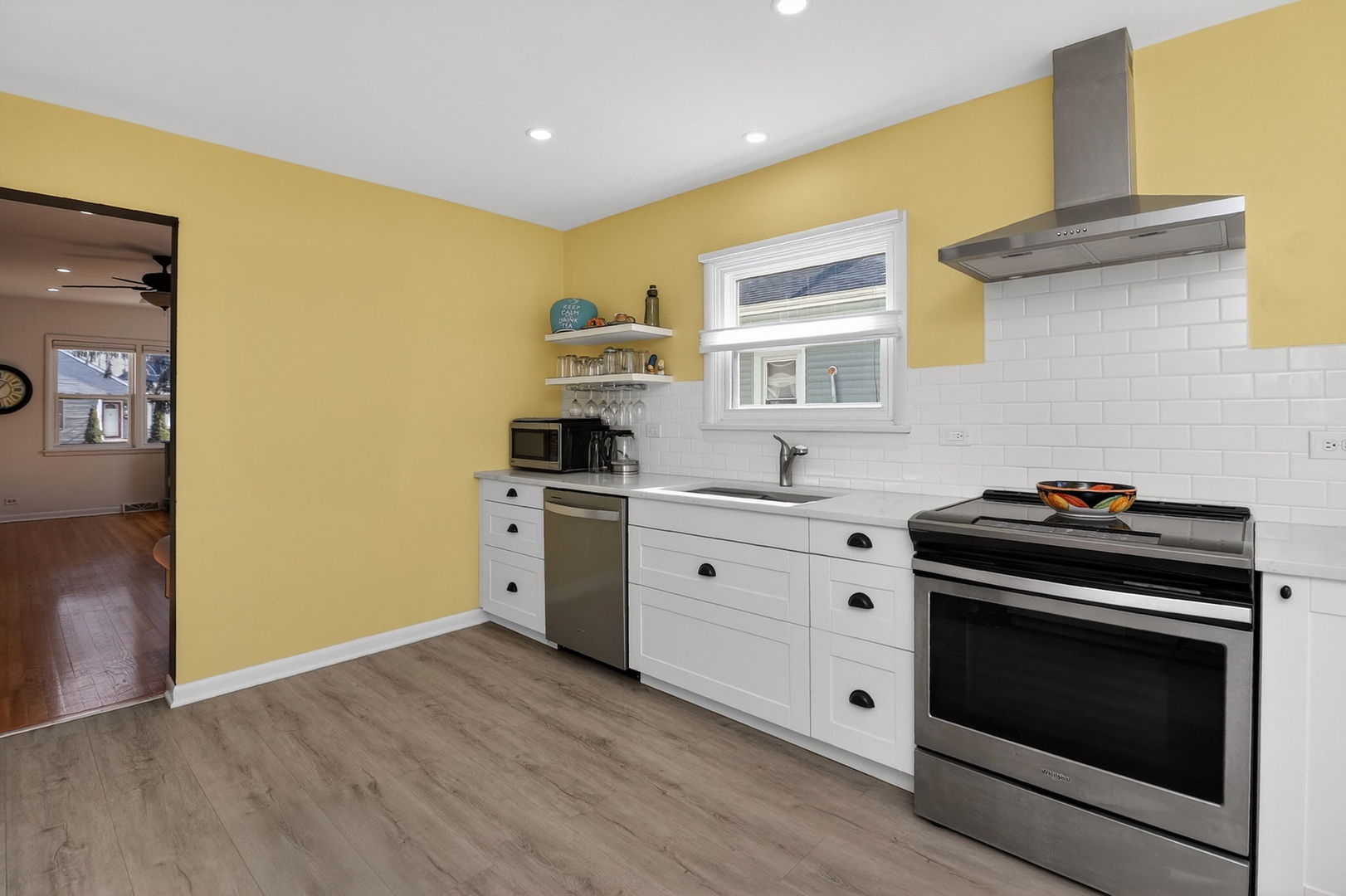 18 S Hudson Street, Westmont, IL 60559