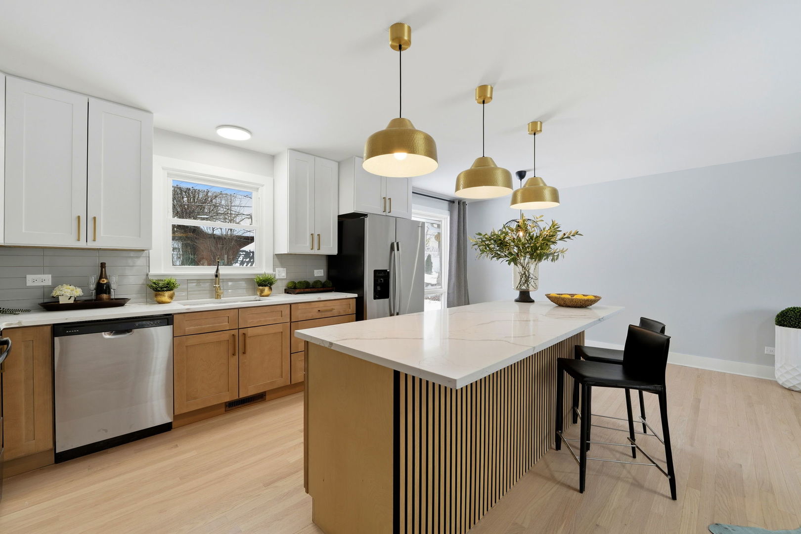 10025 S 86th Court, Palos Hills, IL 60465