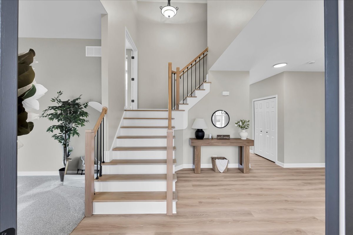 555 Bluestem Drive, Yorkville, IL 60560