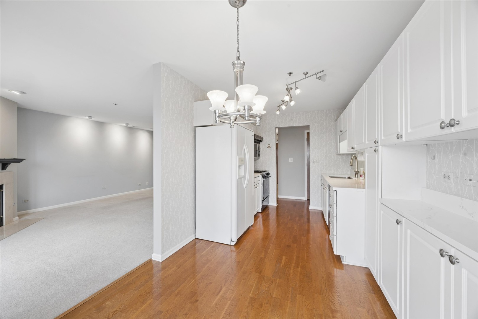 127 Acacia Circle #508, Indian Head Park, IL 60525