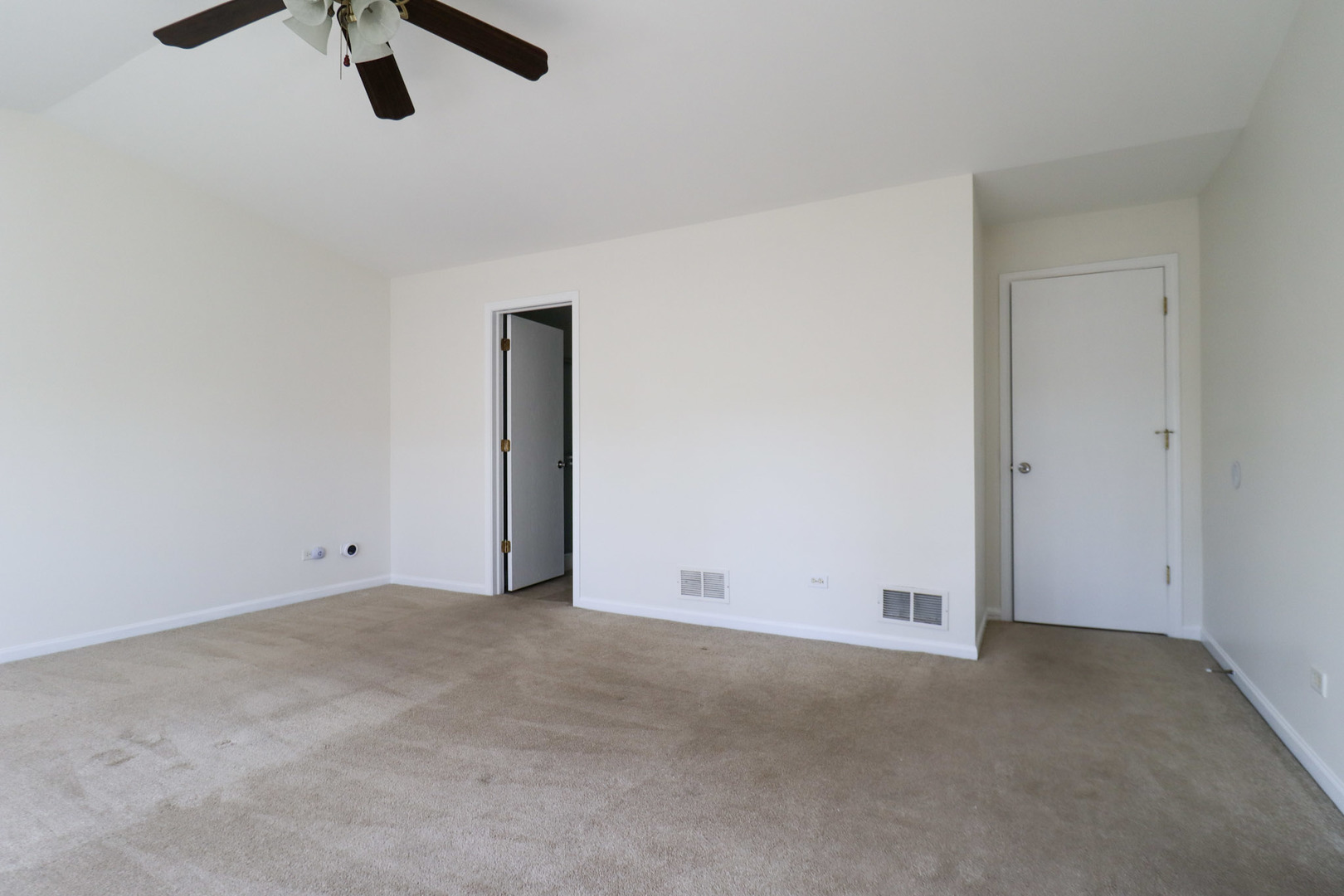 1424 WESTHAMPTON Drive #1424, Plainfield, IL 60586