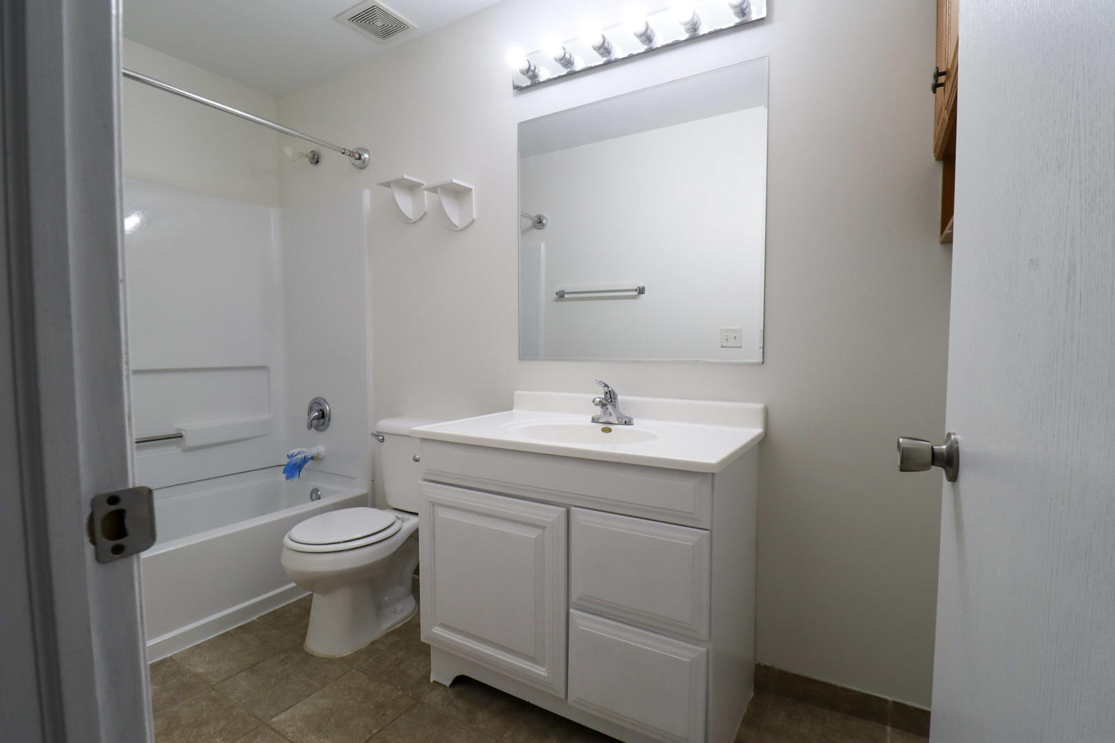 1424 WESTHAMPTON Drive #1424, Plainfield, IL 60586