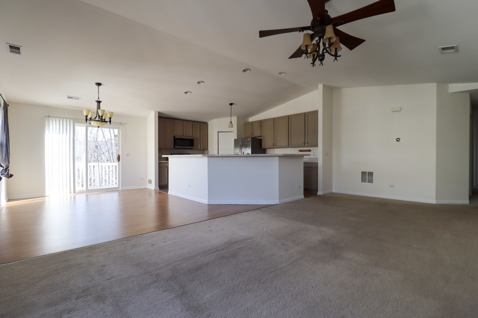 1424 WESTHAMPTON Drive #1424, Plainfield, IL 60586