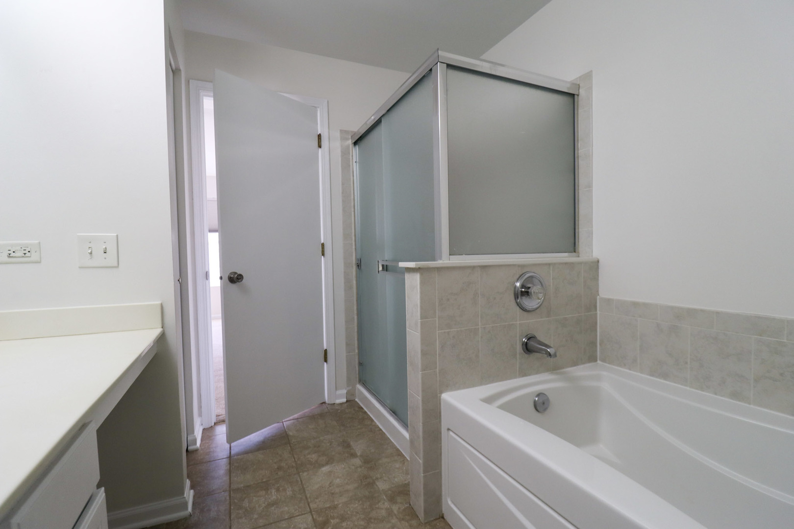 1424 WESTHAMPTON Drive #1424, Plainfield, IL 60586