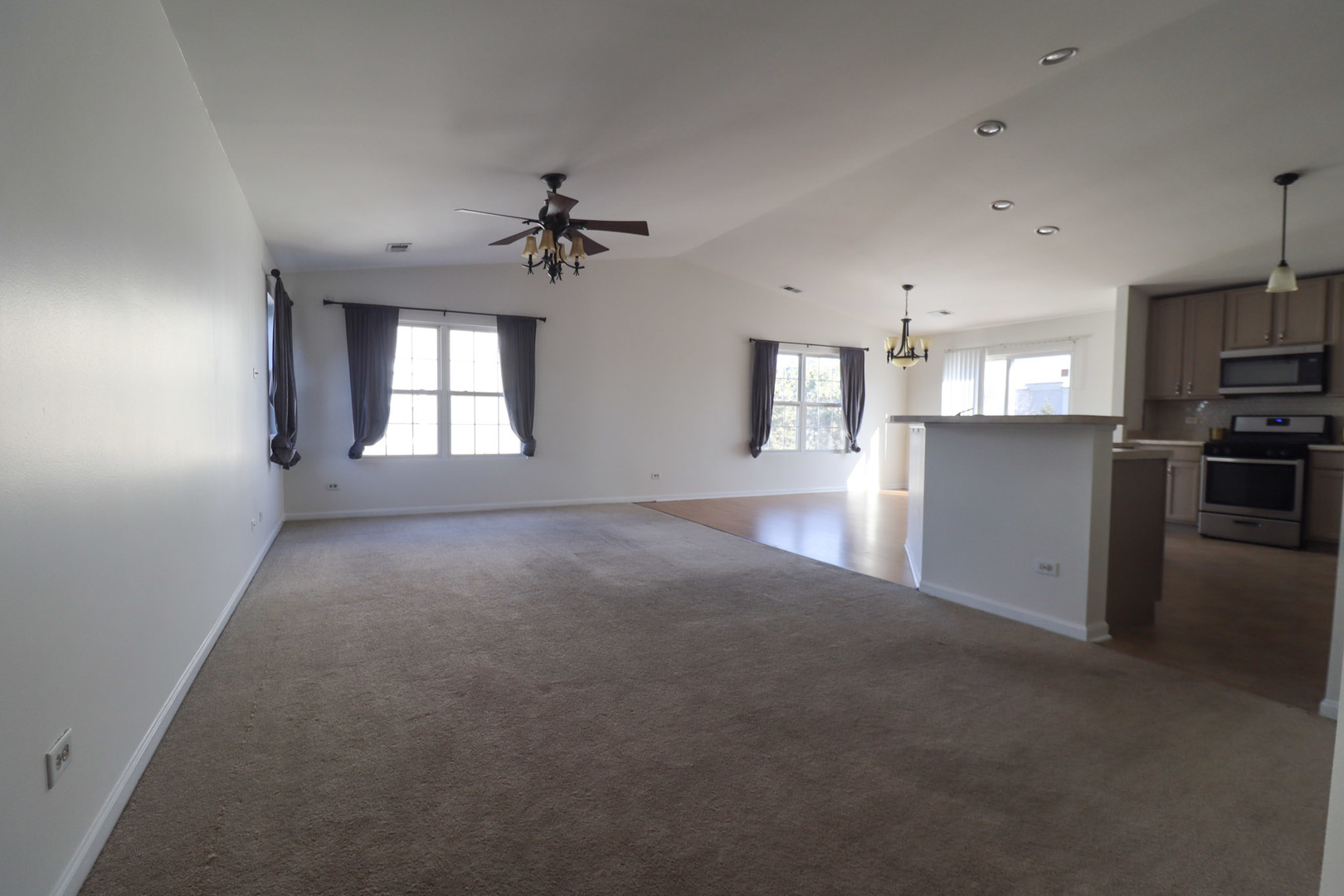 1424 WESTHAMPTON Drive #1424, Plainfield, IL 60586