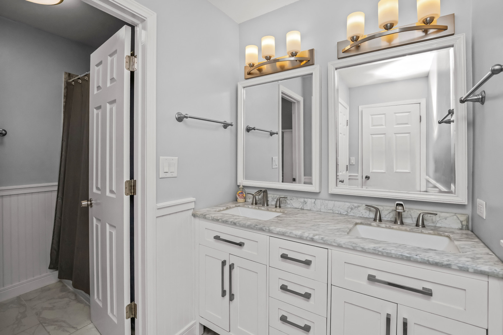 647 N Kramer Avenue, Lombard, IL 60148