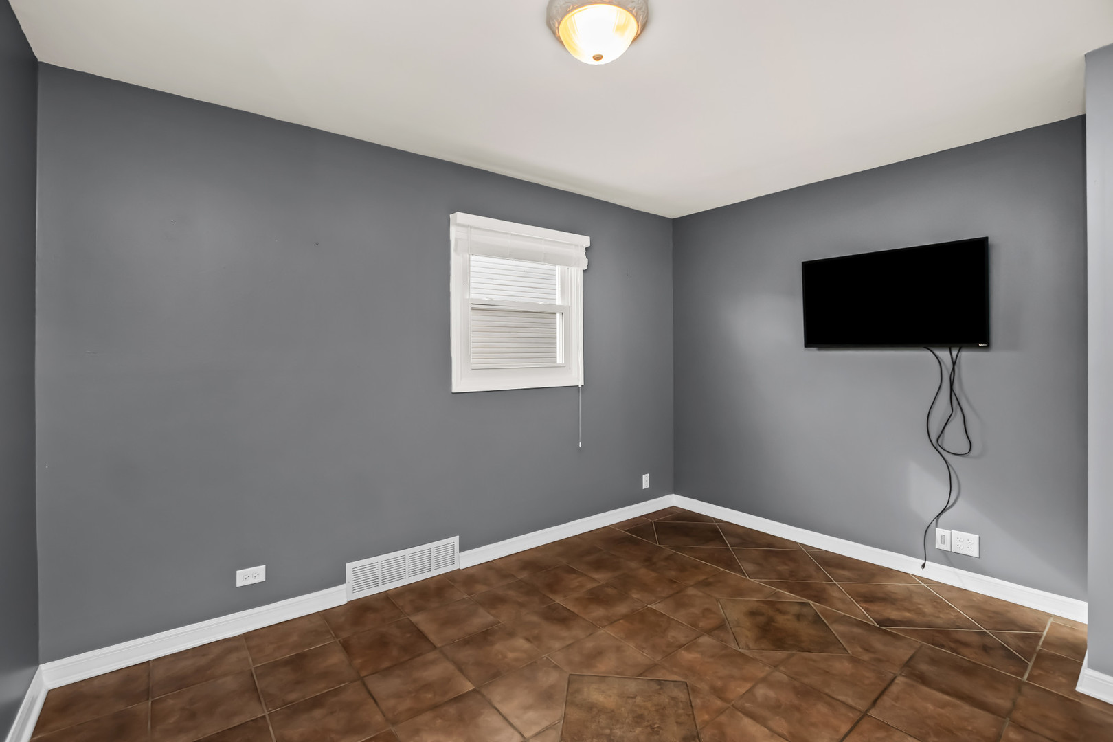 647 N Kramer Avenue, Lombard, IL 60148